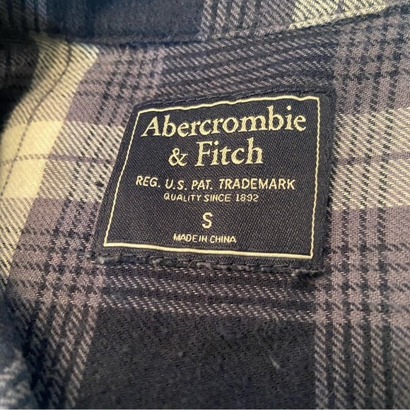 Abercrombie &  Fitch women’s blue plaid button up shirt in size small - Picture 6 of 8